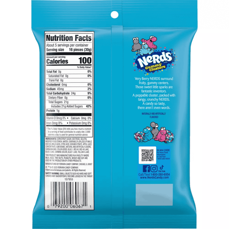 Nerds Gummy Clusters Very Berry 5oz 141g bolsa de gomitas cubiertas de Nerds vista trasera con informacion nutrimental